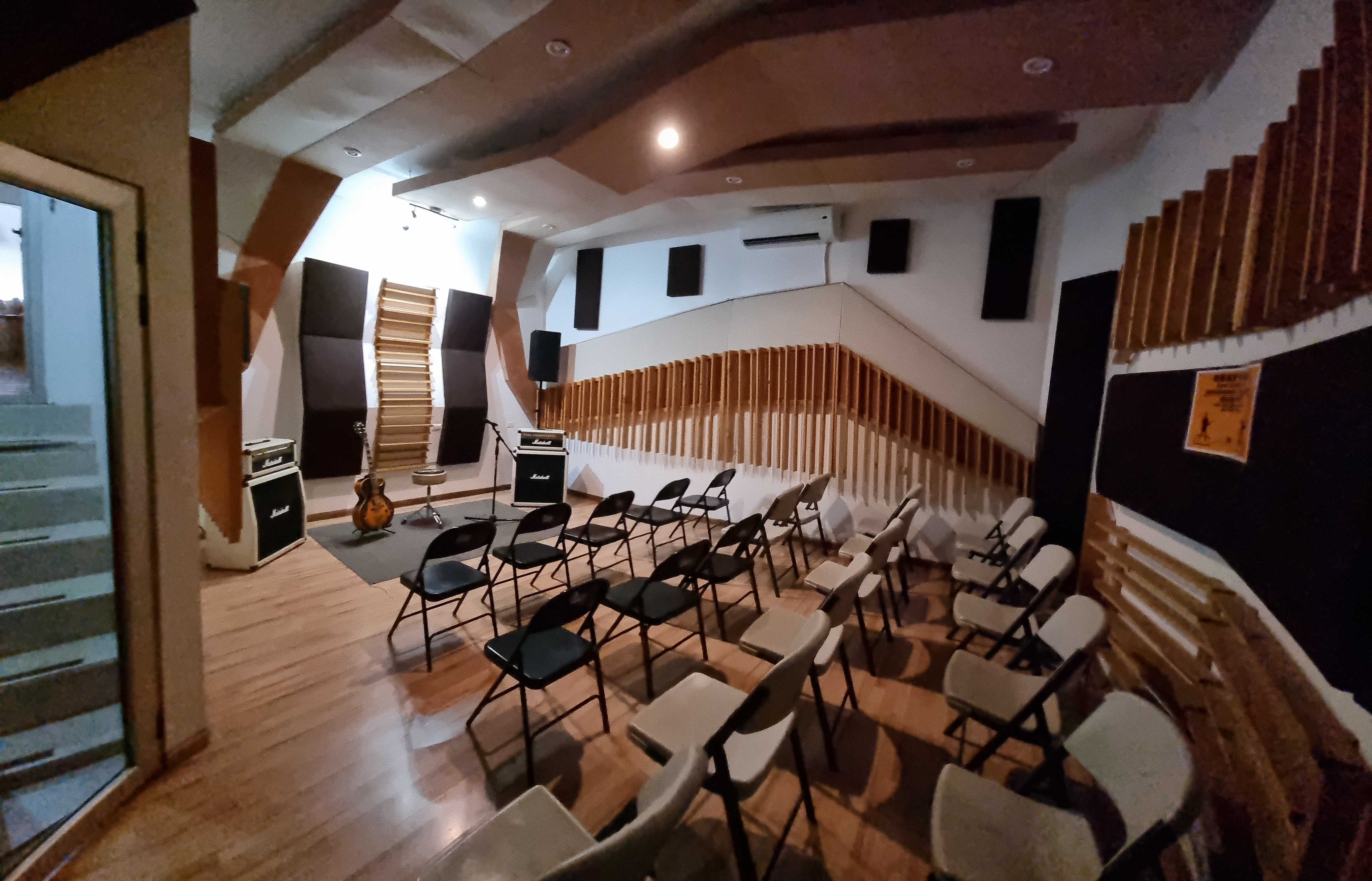 Academia de música con clases maestras y lecciones personales en Vintage Studio